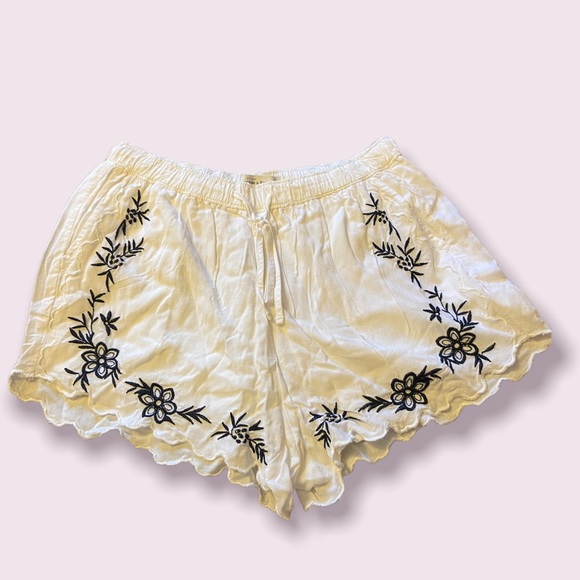 Abercrombie and Fitch Shorts - Picture 2 of 7